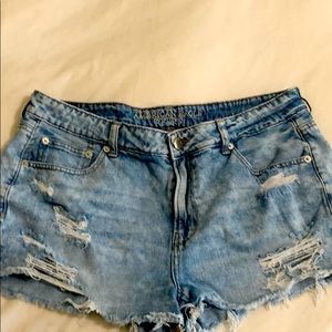 Mid-High waited jean shorts